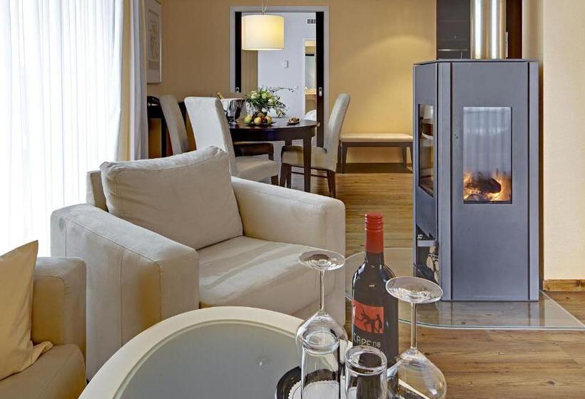 Suite with lake view, Resort Mark Brandenburg & Fontane Therme