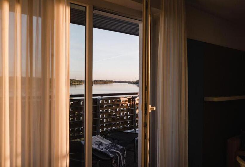 Suite with lake view, Resort Mark Brandenburg & Fontane Therme