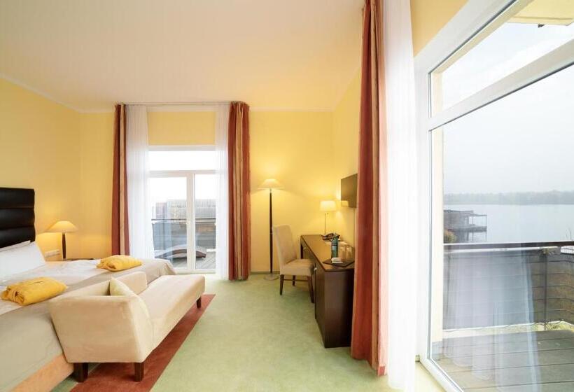 Superior room with lake view, Resort Mark Brandenburg & Fontane Therme