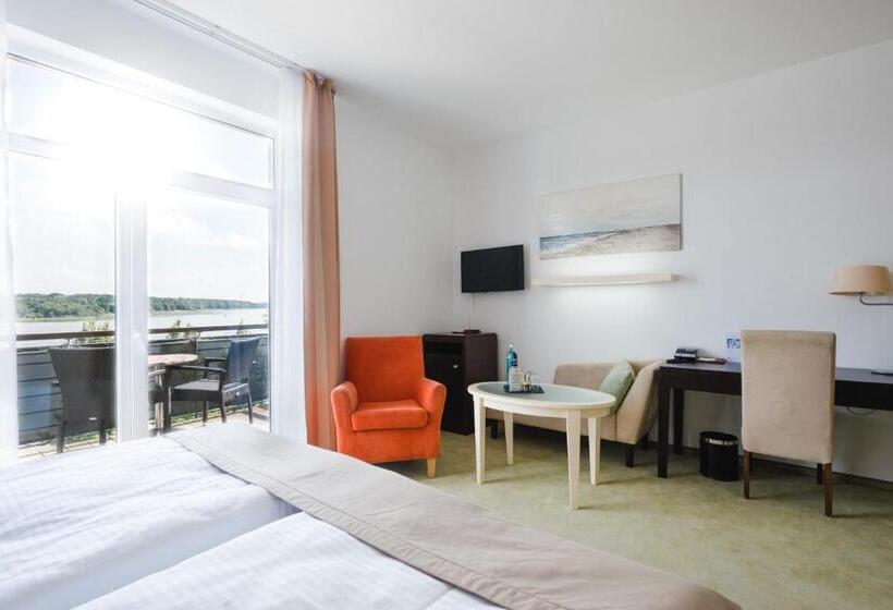 Superior room with lake view, Resort Mark Brandenburg & Fontane Therme