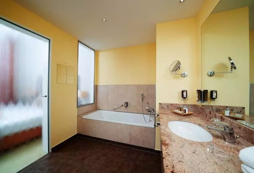 Comfort room with lake view, Resort Mark Brandenburg & Fontane Therme