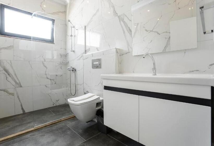 اتاق استاندارد با چشمانداز استخر, Nur Suites & Hotels