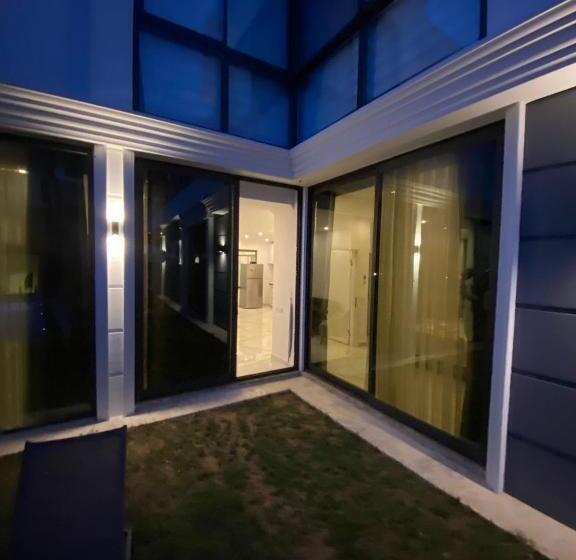 اتاق لوکس چهار تخته, Nur Suites & Hotels