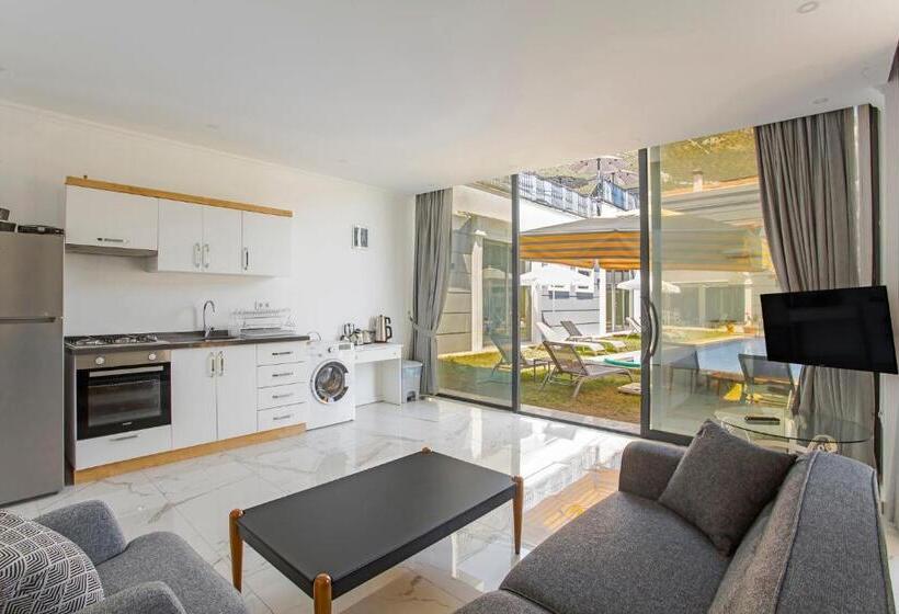 استودیو استاندارد با چشمانداز استخر, Nur Suites & Hotels