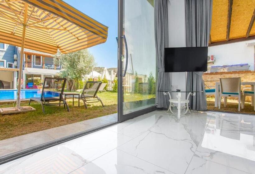 استودیو استاندارد با چشمانداز استخر, Nur Suites & Hotels