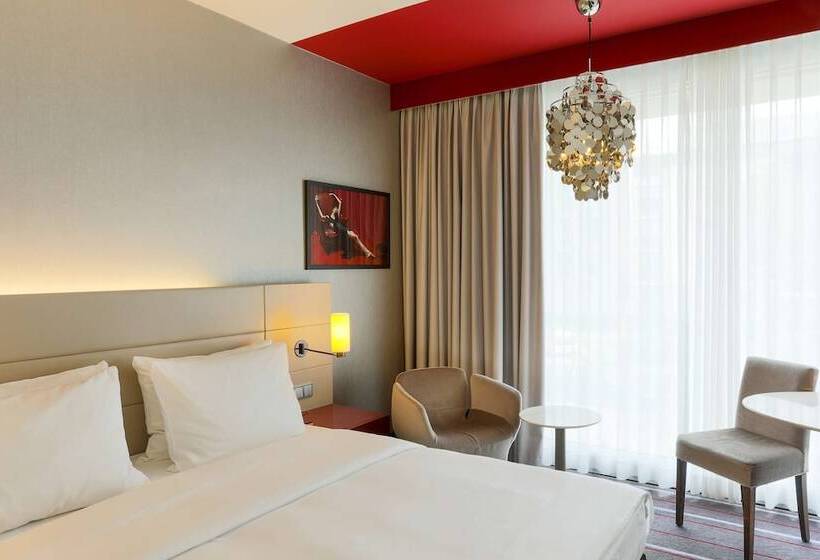 Номер Стандарт, Radisson Blu Media Harbour Hotel, Düsseldorf