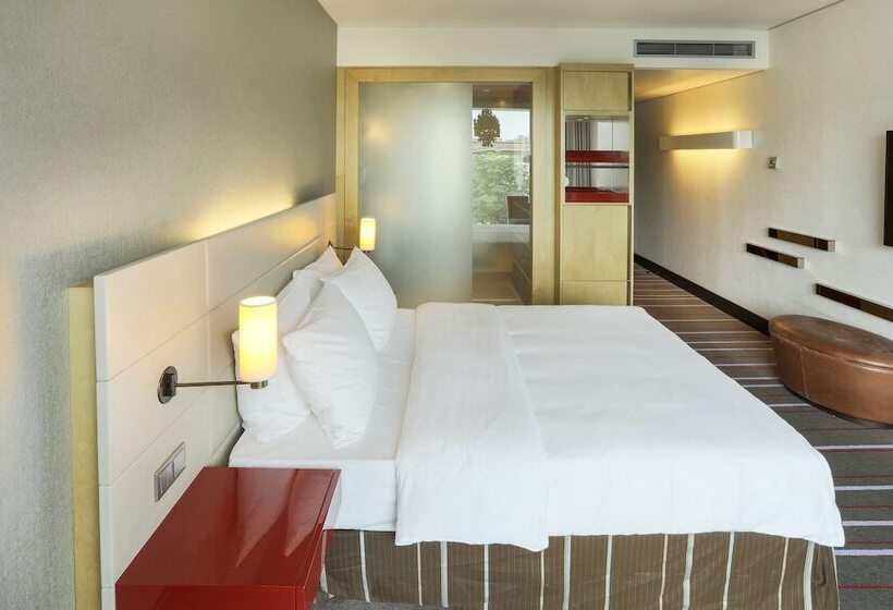 Номер Стандарт, Radisson Blu Media Harbour Hotel, Düsseldorf