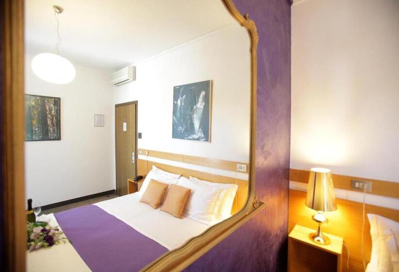 חדר סטנדרט, Art