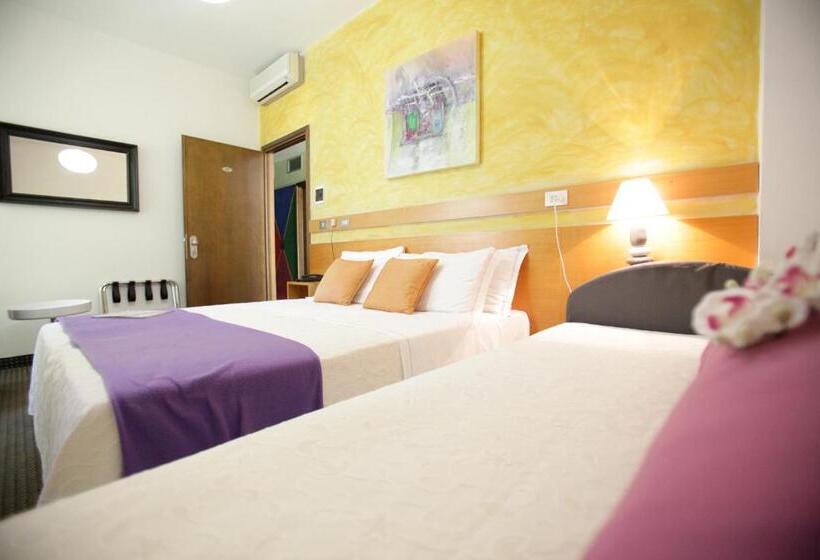 חדר סטנדרט לארבעה, Art