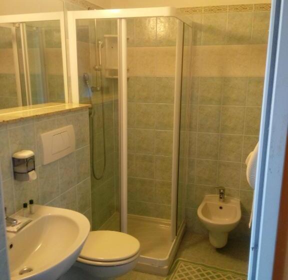 غرفة قياسية, Azalea