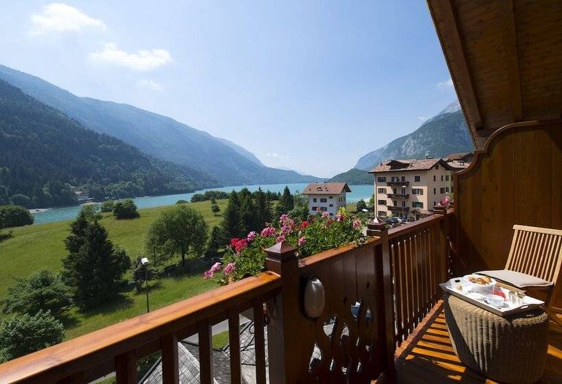 جناح جونيور مطل علي البحيرة, Du Lac