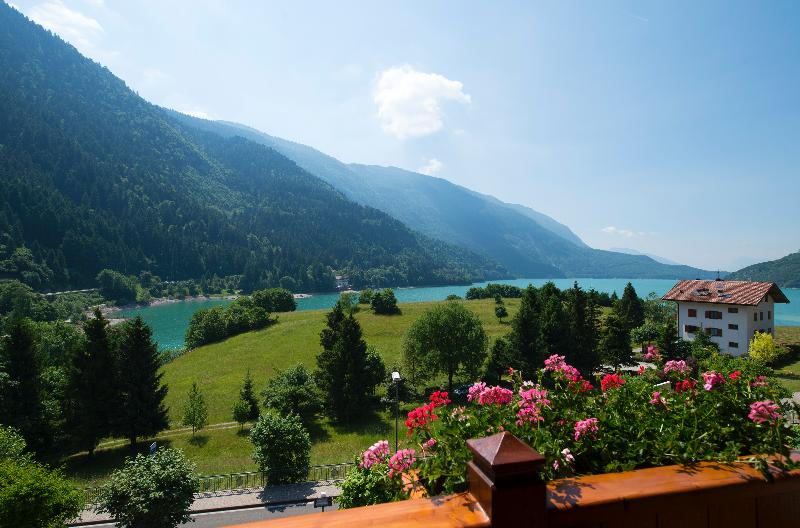 جناح جونيور مطل علي البحيرة, Du Lac