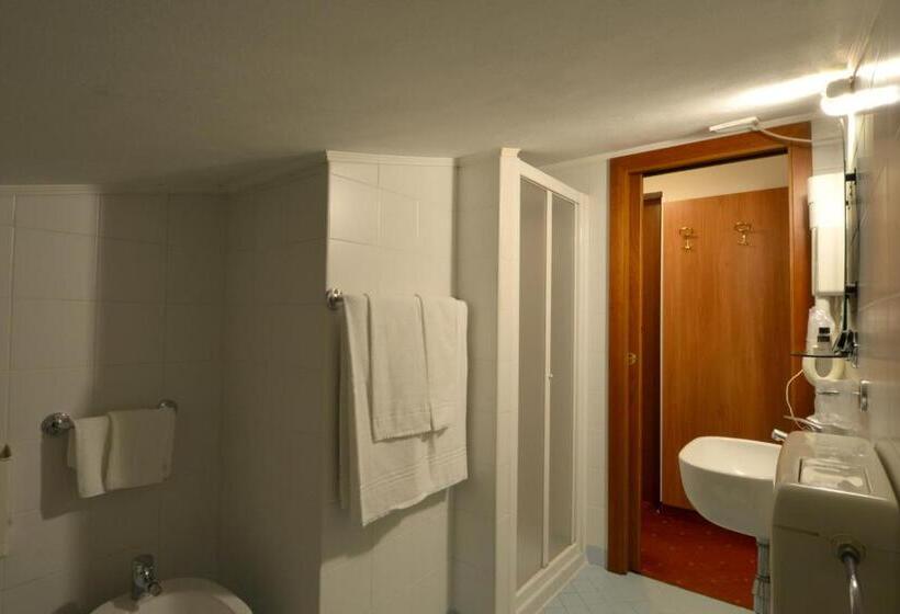 패밀리 룸, Due Ragni