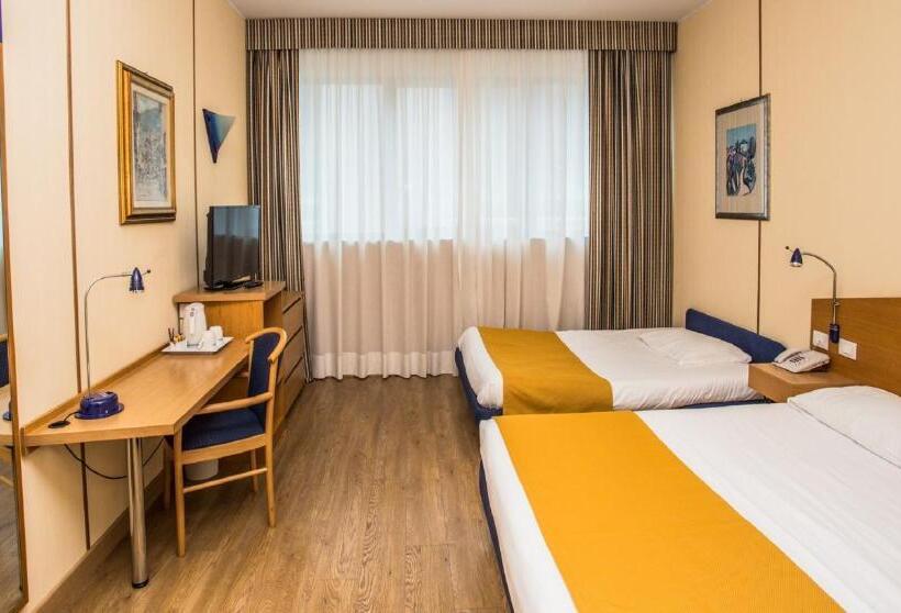 חדר משפתחתי סופריור, Express Aosta East