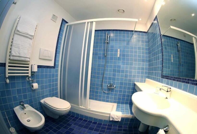 חדר סופריור לשלושה, Express Aosta East