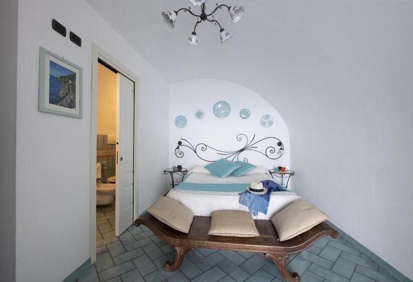 패밀리 룸, La Ninfa