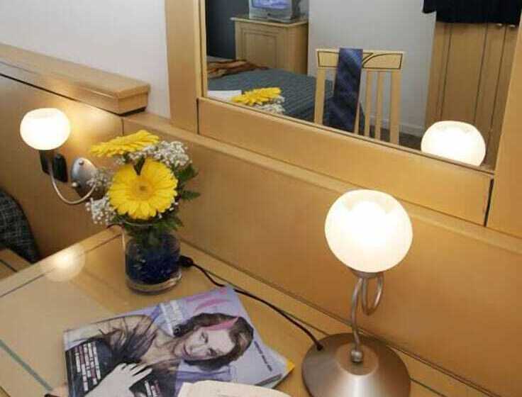 חדר סטנדרט יחיד, Mary