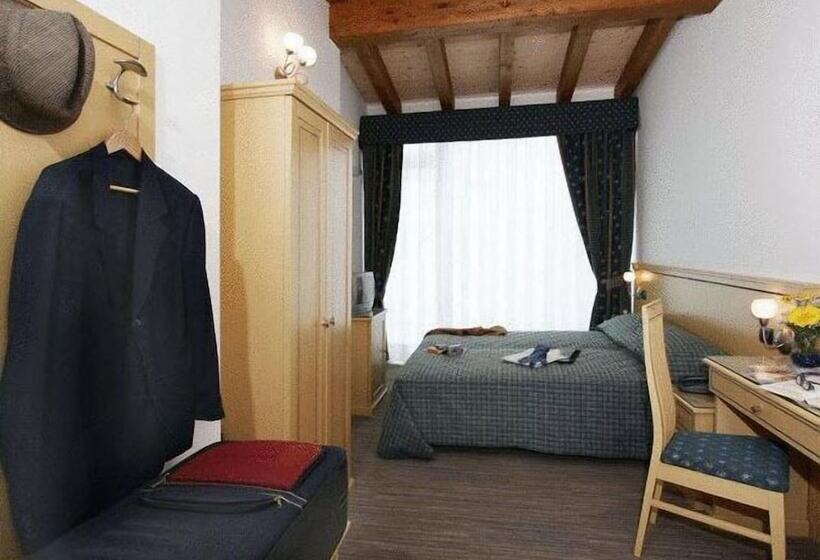 חדר קלאסי, Mary