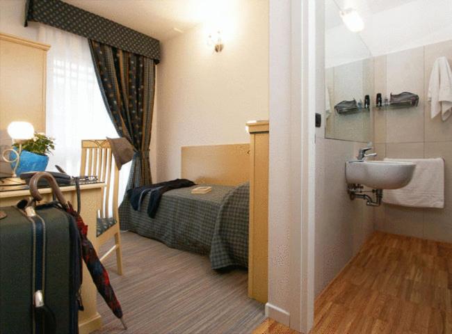 חדר סטנדרט יחיד, Mary