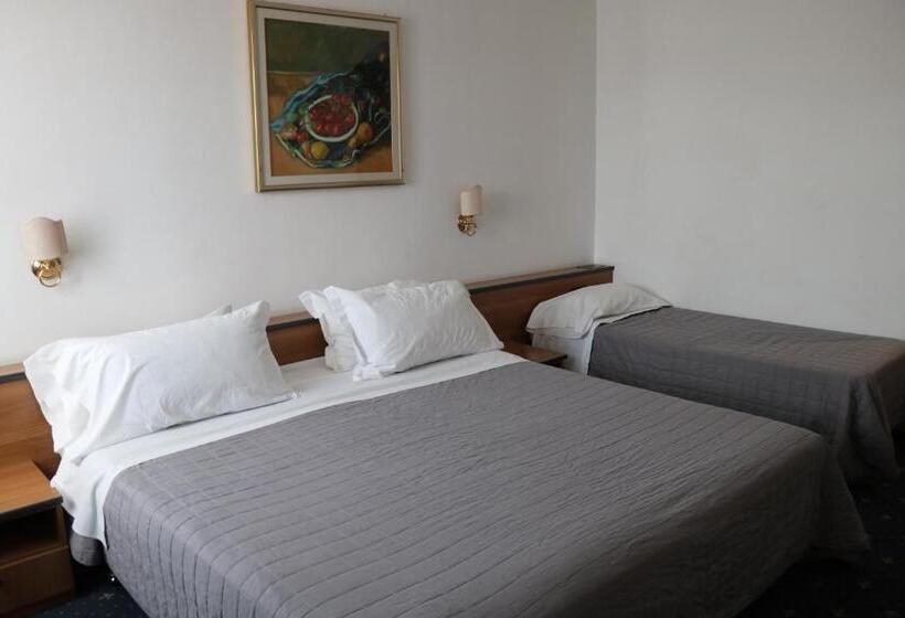 חדר סטנדרט לשלושה, Quadrifoglio