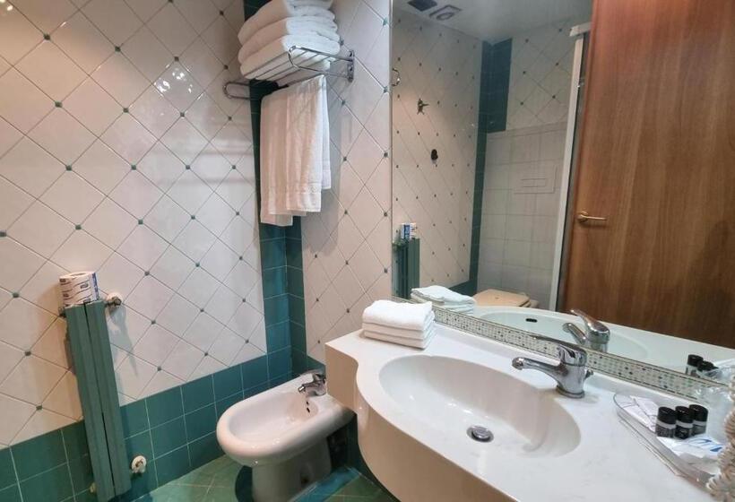 חדר סטנדרט יחיד, Quadrifoglio