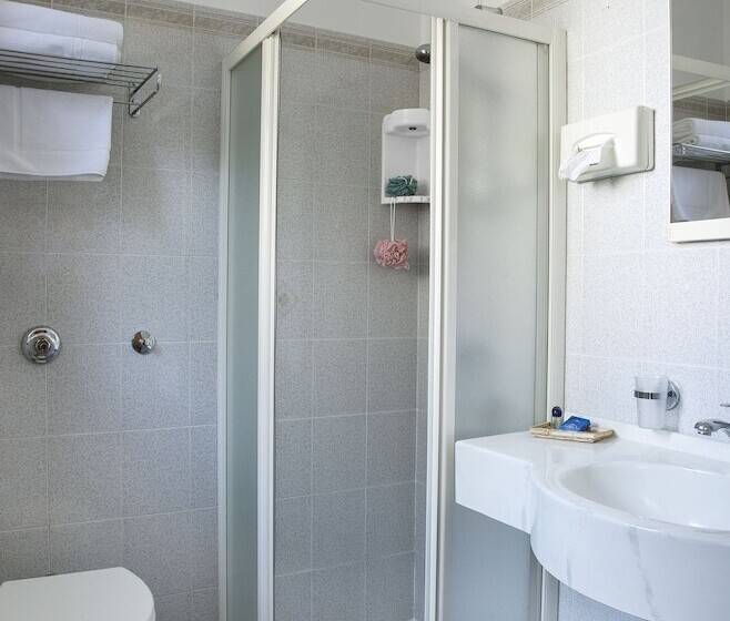 スタンダードトリプルルーム, Redebora