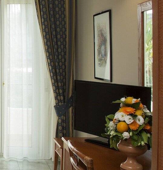 スタンダードトリプルルーム, Redebora