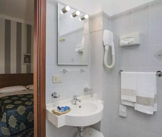 اتاق اکونومی, Redebora