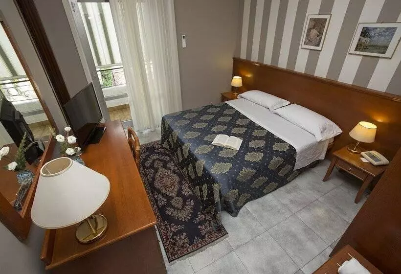 اتاق اکونومی, Redebora