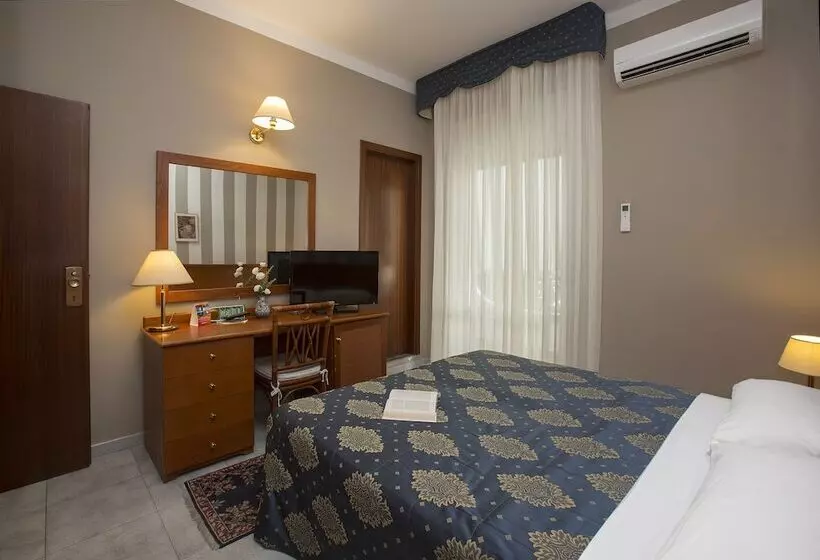 اتاق اکونومی, Redebora