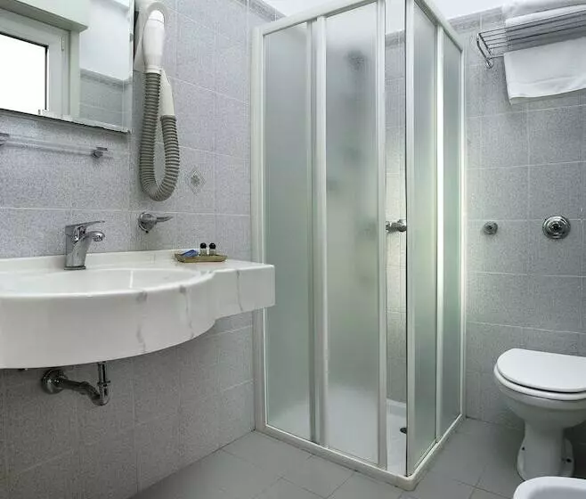 Economy Triple Room, Redebora