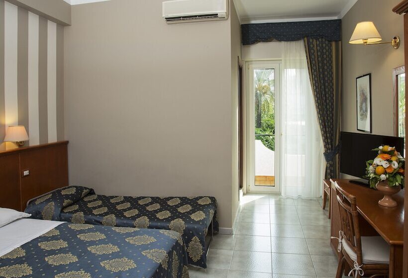 エコノミートリプルルーム, Redebora