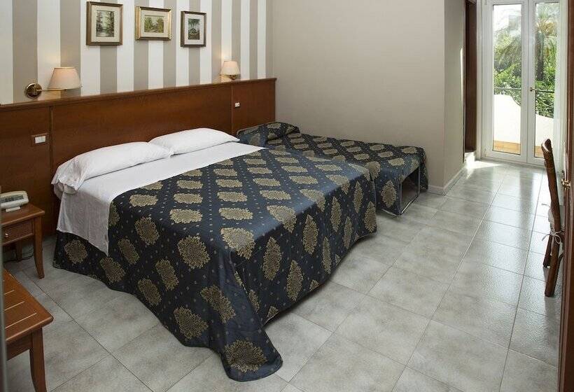 エコノミートリプルルーム, Redebora