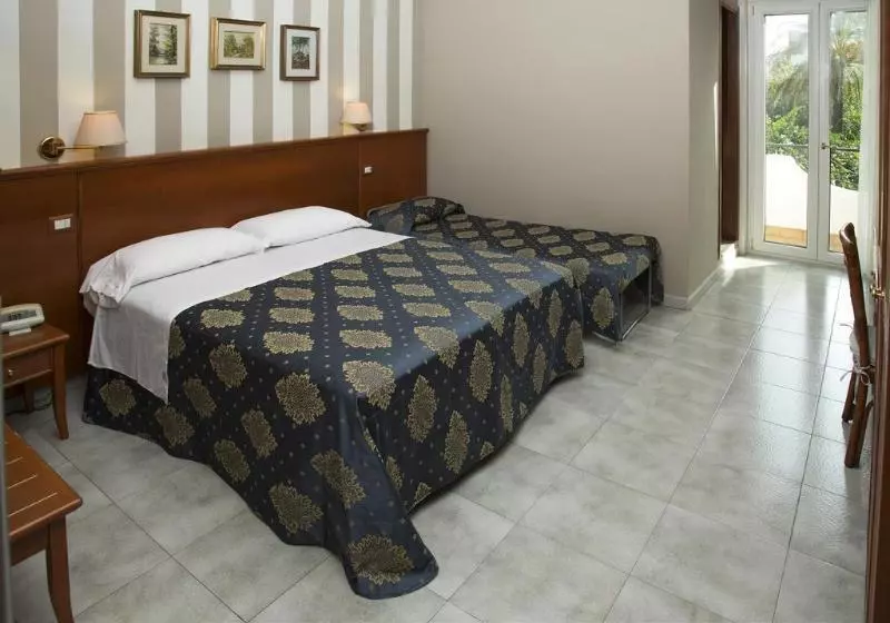 Economy Triple Room, Redebora