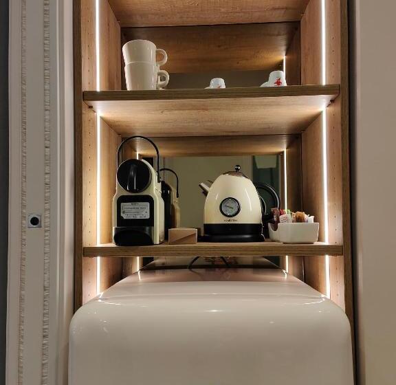 חדר משפחתי, Stella Del Mare