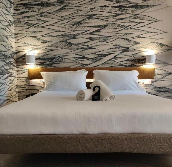 חדר משפחתי, Stella Del Mare