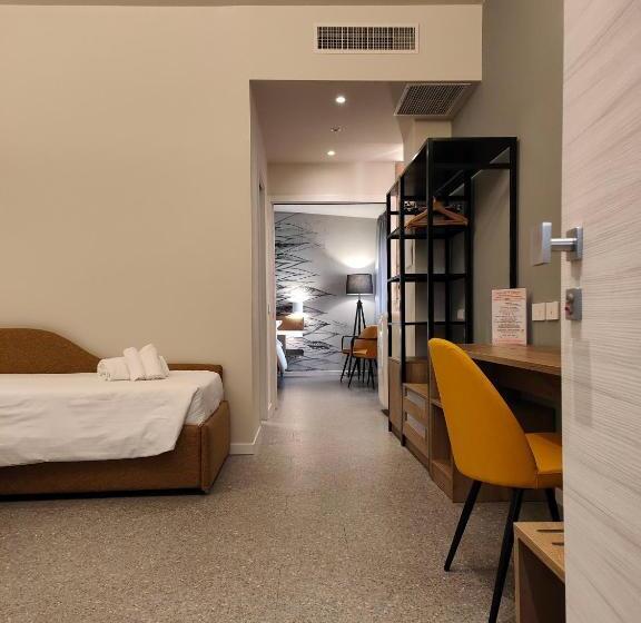 חדר משפחתי, Stella Del Mare