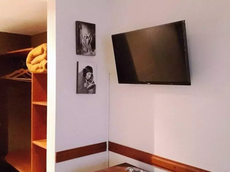 Deluxe Neljän Hengen Huone, Tehuel Plaza