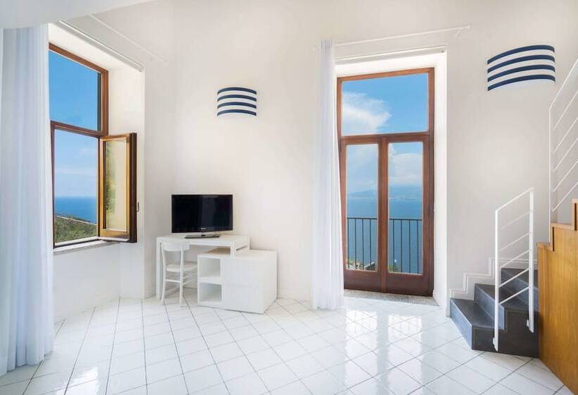 غرفة عائلية مطلّة علي البحر, Torre Barbara