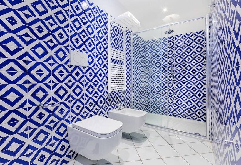 غرفة كلاسيكية مطلّة علي البحر, Torre Barbara