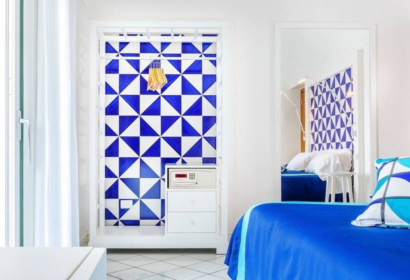 غرفة كلاسيكية مطلّة علي البحر, Torre Barbara