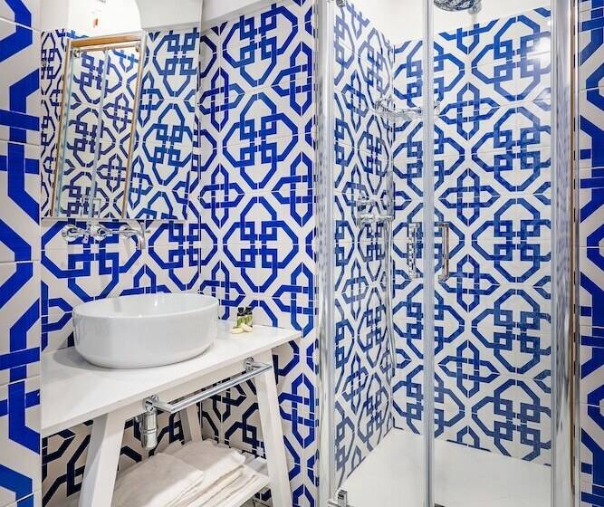 غرفة قياسية ثلاثية, Torre Barbara