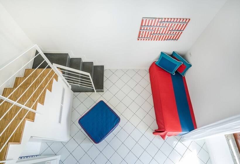 غرفة قياسية ثلاثية, Torre Barbara