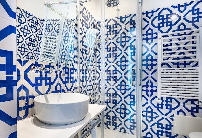 غرفة ديلوكس مطلّة علي البحر, Torre Barbara