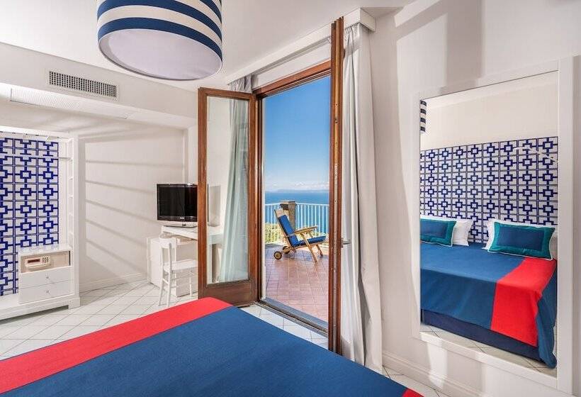 غرفة ديلوكس مطلّة علي البحر, Torre Barbara