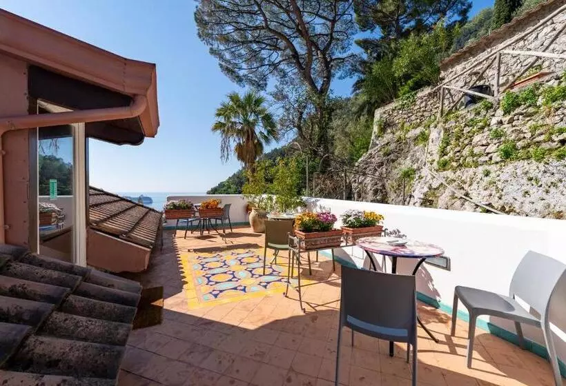 سوییت جونیور با چشم‌انداز دریا, Villa Annalara Charme And Relax