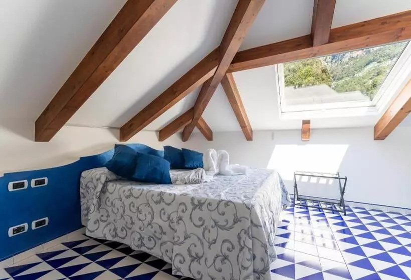 اتاق سه نفره دلوکس با چشم‌انداز دریا, Villa Annalara Charme And Relax