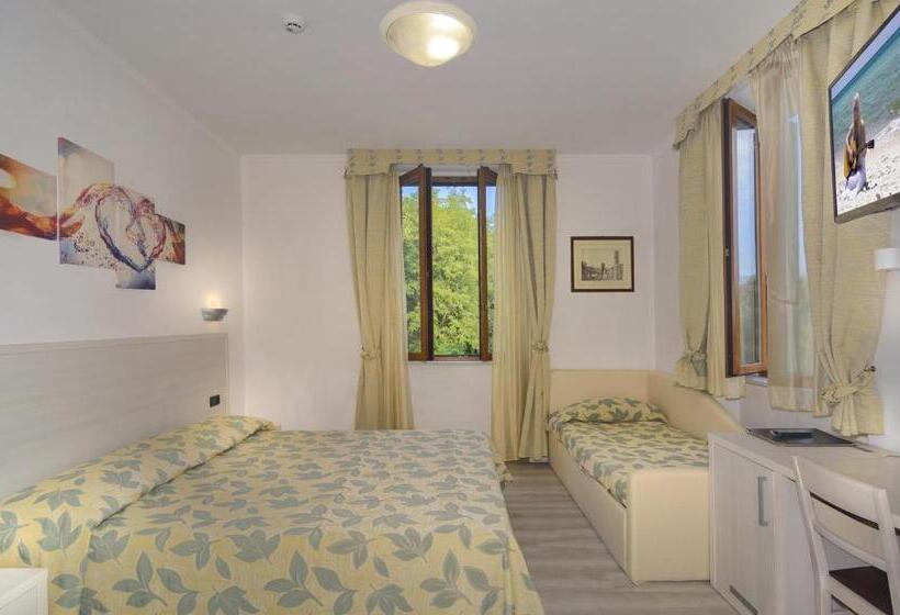 标准三人间, Vittoria