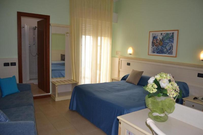 اتاق خانوادگی, Zeus