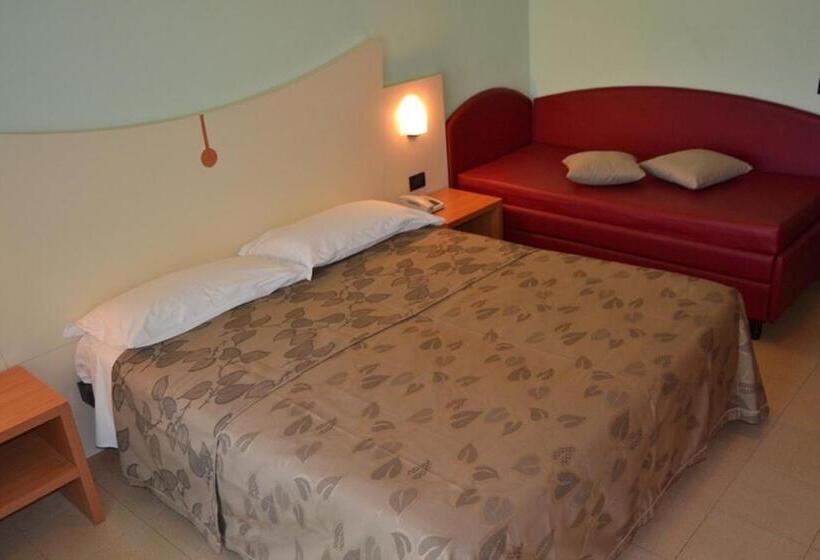 اتاق استاندارد سه نفره, Zeus